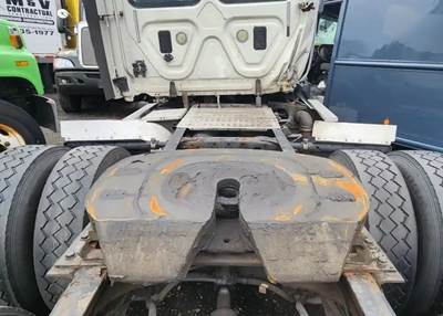 Holland Fifth Wheel for a 2012 Freightliner Cascadia 125