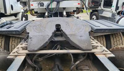 Holland Fifth Wheel for a 2007 Freightliner M2 112 Medium Duty