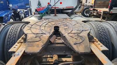 Holland Fifth Wheel for a 2000 Mack CH613