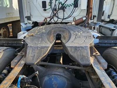 Holland Fifth Wheel for a 2014 Freightliner Cascadia 113