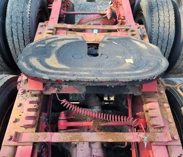 Holland Fifth Wheel for a 2013 Mack CXU613