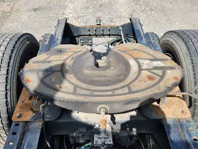 Holland Fifth Wheel for a 2019 Volvo VNR64T