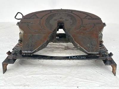 Holland FW35H924XL00 Fifth Wheel for a 2019 Peterbilt 389