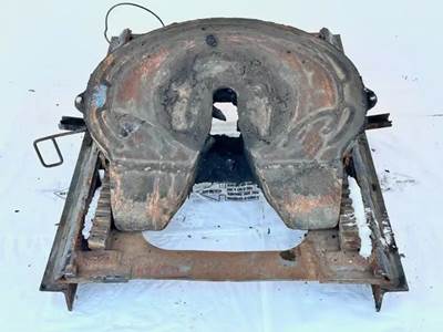 Holland FW2570-7102Z3L Fifth Wheel for a 2002 Peterbilt 379