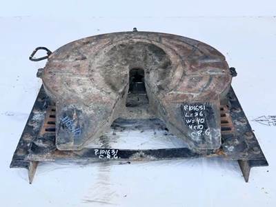 Holland FW35P712XL00 Fifth Wheel for a 2019 Freightliner Cascadia 126