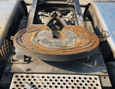 Holland Fifth Wheel for a 2001 Kenworth W900