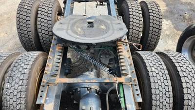 Holland FWS2A724XL00 Fifth Wheel for a 2012 International WorkStar 7600