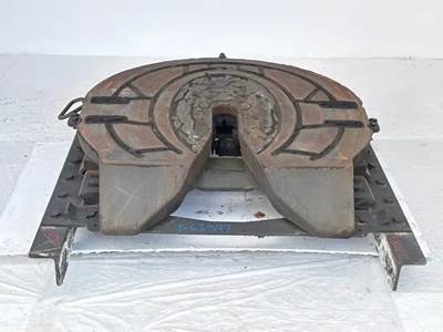 Holland Fifth Wheel for a 2016 Kenworth T680