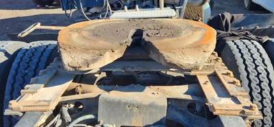 Jost JSK37FSL Fifth Wheel for a 2001 International 9200I