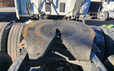 Jost JSK37HSL Fifth Wheel for a 2018 Kenworth T680