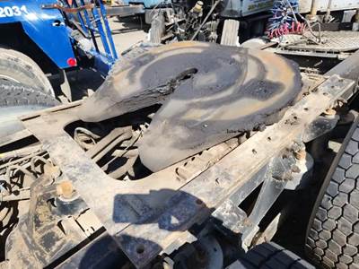 Jost JSK37HSL Fifth Wheel for a 2000 Kenworth T800