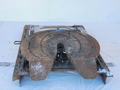 Jost JSK37HSL Fifth Wheel for a 1995 Kenworth T600