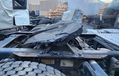 Jost JSK37USL Fifth Wheel for a 2012 Freightliner Cascadia 113