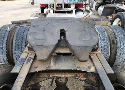 STATIONARY Fontaine Fifth Wheel for a 2004 Peterbilt 385