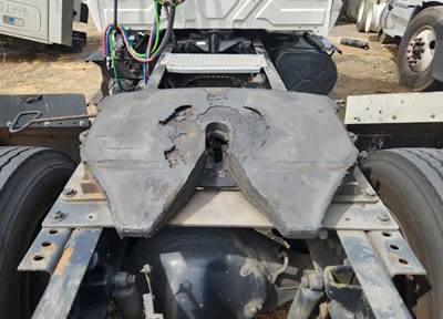 STATIONARY Fontaine Fifth Wheel for a 2009 International 4400