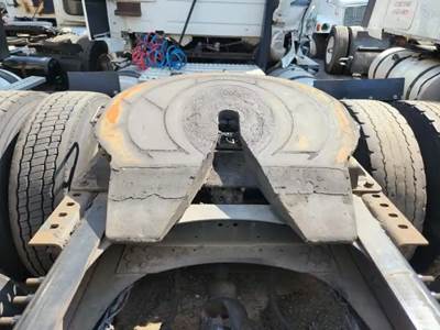 STATIONARY HOLLAND Fifth Wheel for a 2010 Volvo VNL