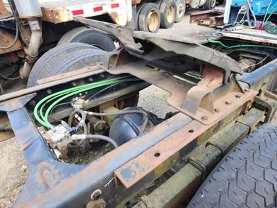 STATIONARY HOLLAND Fifth Wheel for a 1995 Freightliner FL70