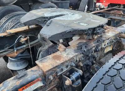 STATIONARY HOLLAND Fifth Wheel for a 2007 Freightliner M2 106