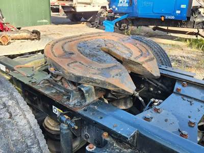 STATIONARY HOLLAND Fifth Wheel for a 2014 Kenworth T660