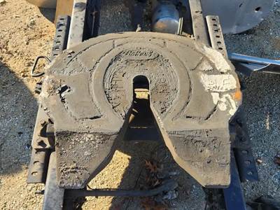 STATIONARY HOLLAND Fifth Wheel for a 2024 Mack Anthem