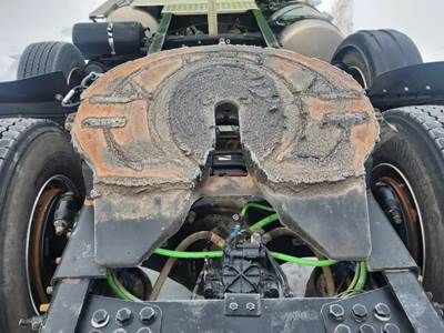 STATIONARY HOLLAND Fifth Wheel for a 2024 Freightliner Cascadia 116 Day Cab