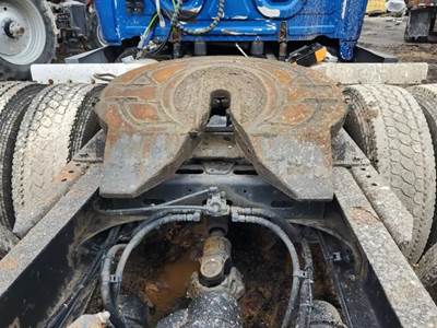 STATIONARY HOLLAND Fifth Wheel for a 2014 Freightliner Cascadia 125