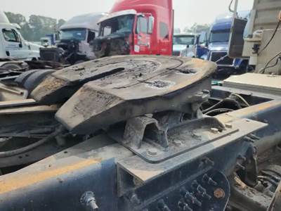 STATIONARY Fifth Wheel for a 2018 International HX620