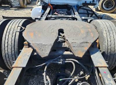 STATIONARY Fifth Wheel for a 2019 Freightliner Cascadia 126