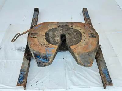 (Used) 2013 Peterbilt 388, Fifth Wheel- Location: Back Center, Type: Air Slide,