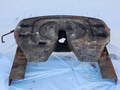 (Used) 2005 Freightliner M2 106, Fifth Wheel Assembly, Top Plate: Comet, Type: