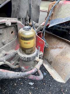 Caterpillar C13 Fuel / Water Separator for a 2006 Kenworth T800