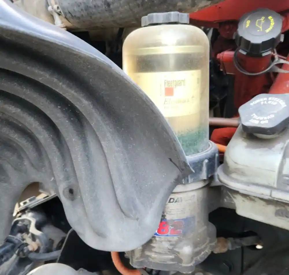 Cummins ISX Fuel / Water Separator for a 2016 Freightliner Cascadia 125