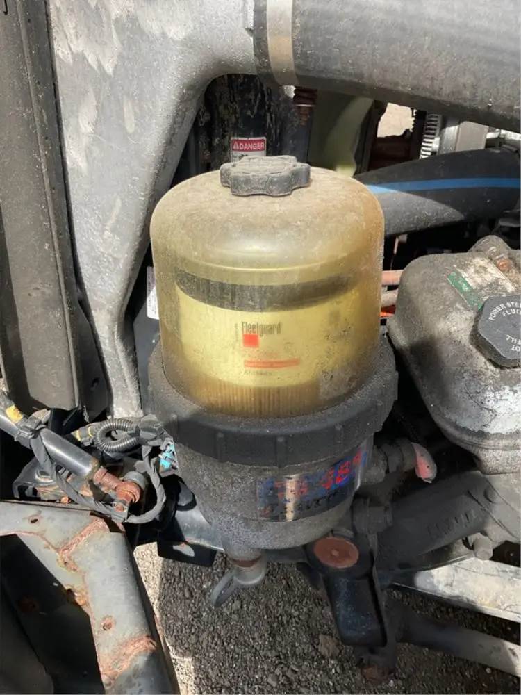 Detroit DD13 Fuel / Water Separator for a 2019 Freightliner Cascadia