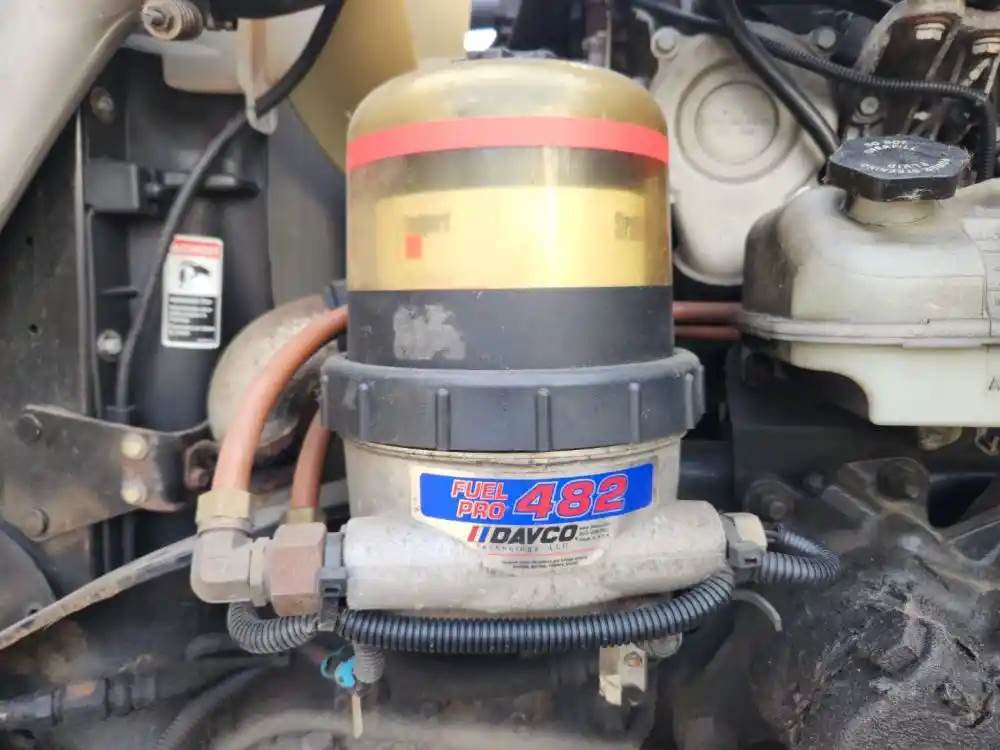 Detroit DD13 Fuel / Water Separator for a 2017 Freightliner Cascadia