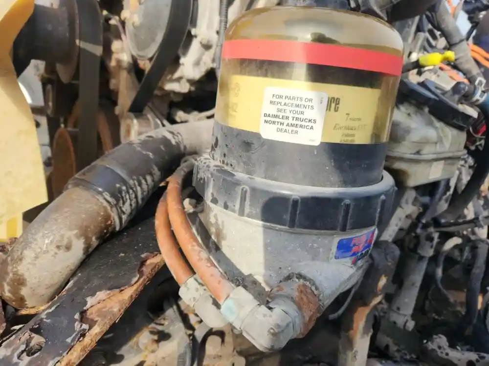 Detroit DD15 Fuel / Water Separator for a 2013 Freightliner Cascadia