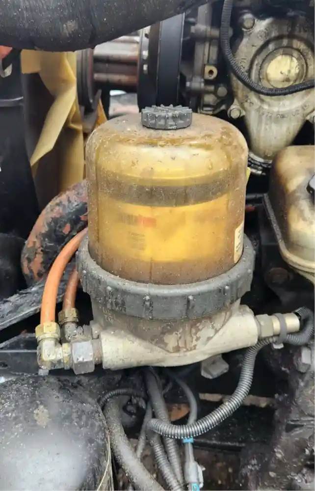 Detroit DD15 Fuel / Water Separator for a 2012 Freightliner Cascadia