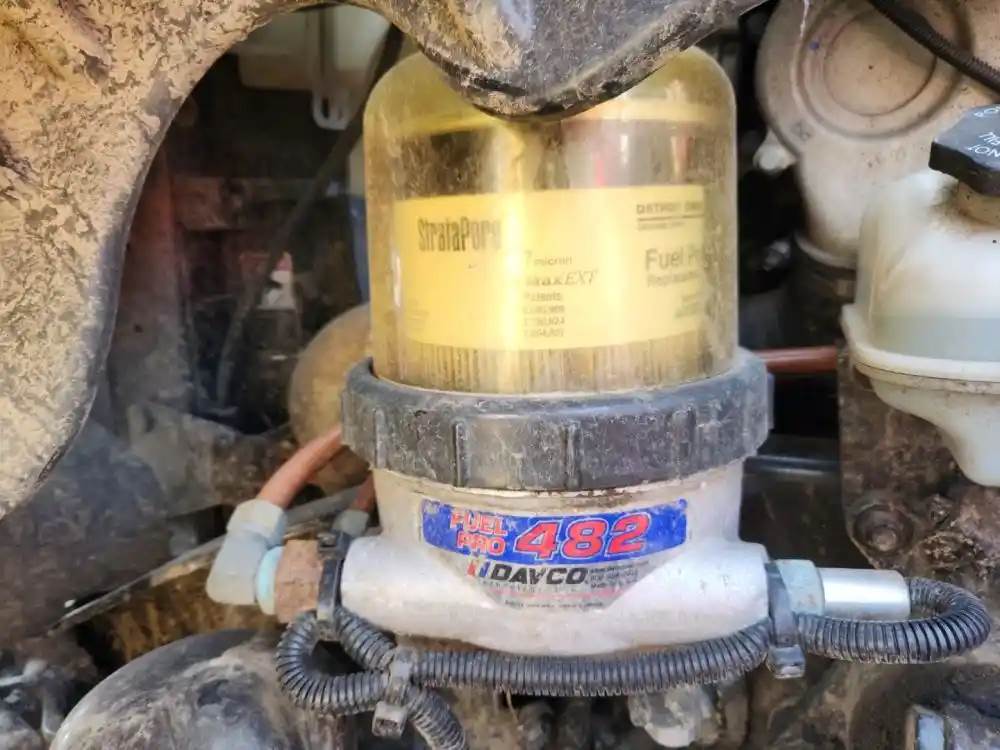 Detroit DD15 Fuel / Water Separator for a 2014 Freightliner Cascadia