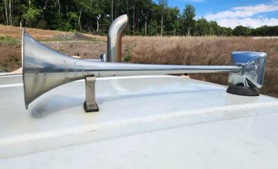 International 9900i Frame Horn
