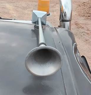 International CT660 Frame Horn