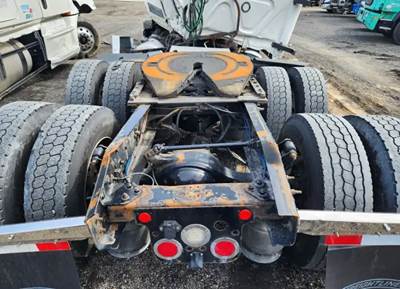 Detroit RT40-NFD Tandem Cutoff for a 2021 Freightliner Cascadia 126