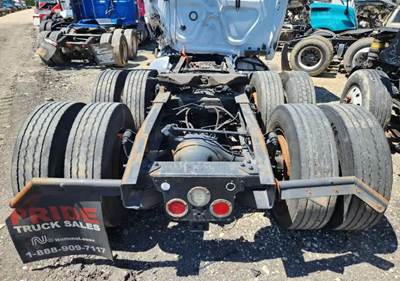 Detroit RT40-NFD Tandem Cutoff for a 2019 Freightliner Cascadia 126