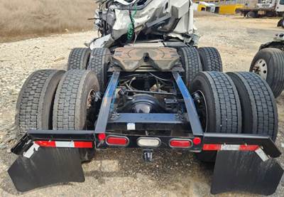 Detroit RT40-NFD Tandem Cutoff for a 2022 Freightliner Cascadia 126