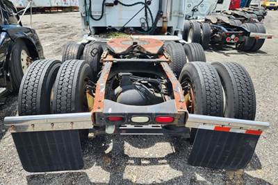 Meritor-Rockwell RT40-145 Tandem Cutoff for a 2006 Volvo VNL