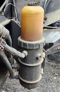 Caterpillar 3406 Fuel / Water Separator for a 1996 Kenworth T800