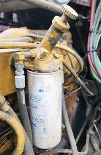 Caterpillar 3406 Fuel / Water Separator for a 1993 Freightliner FLD120