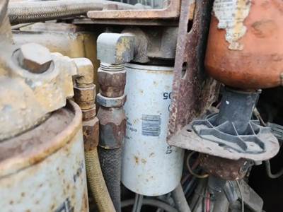 Caterpillar 3406B Fuel / Water Separator for a 1987 Freightliner FLC