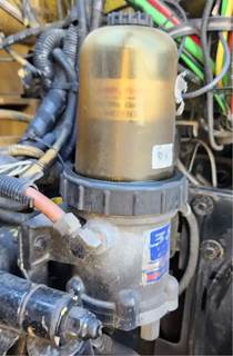 Caterpillar 3406E Fuel / Water Separator for a 2008 Freightliner FLD120SD Glider