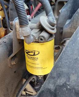 Caterpillar C12 Fuel / Water Separator for a 2002 Freightliner Columbia 120