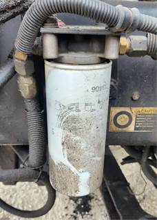 Caterpillar C12 Fuel / Water Separator for a 2004 Peterbilt 385