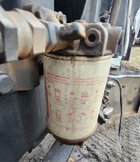 Caterpillar C15 Fuel / Water Separator for a 2001 Peterbilt 379
